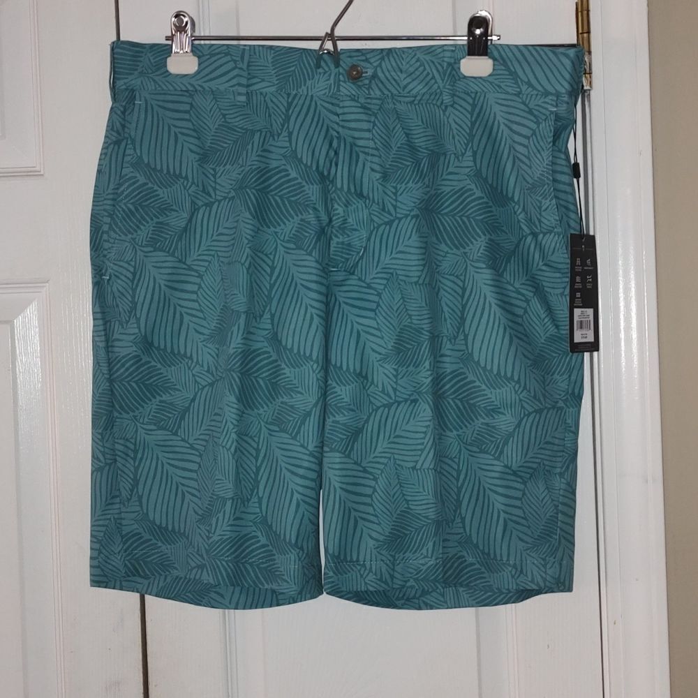 Walter Hagen Men's Perfect 11 Golf Shorts  Sz 36 Flat Front NWT